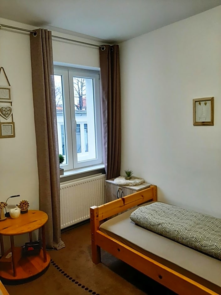 New Hostel Berlin Mitte FREE SNACK hot tea and coffee